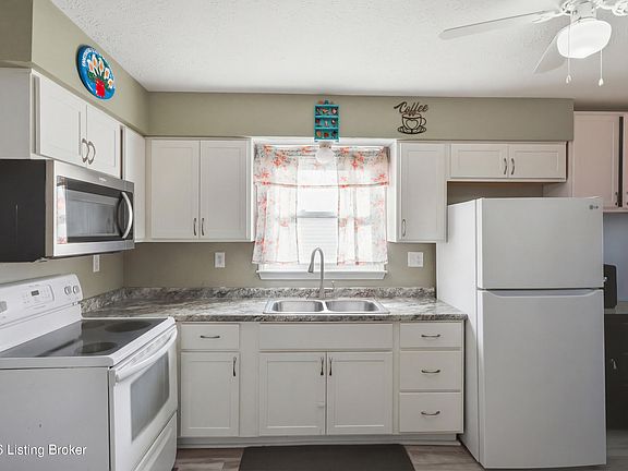3rd image of 67 Arbor Green Ln