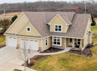 2807 Mohican Cir, Waukesha, WI 53189