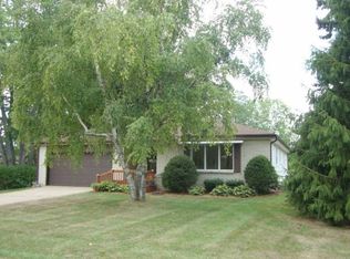 W161N9551 Blackfoot Dr, Menomonee Falls, WI 53051
