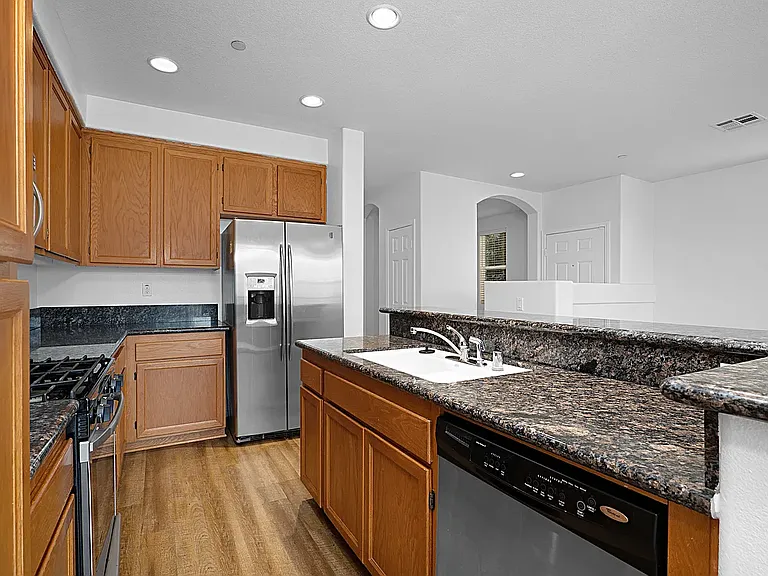 844 Covington Ave — Photo 4