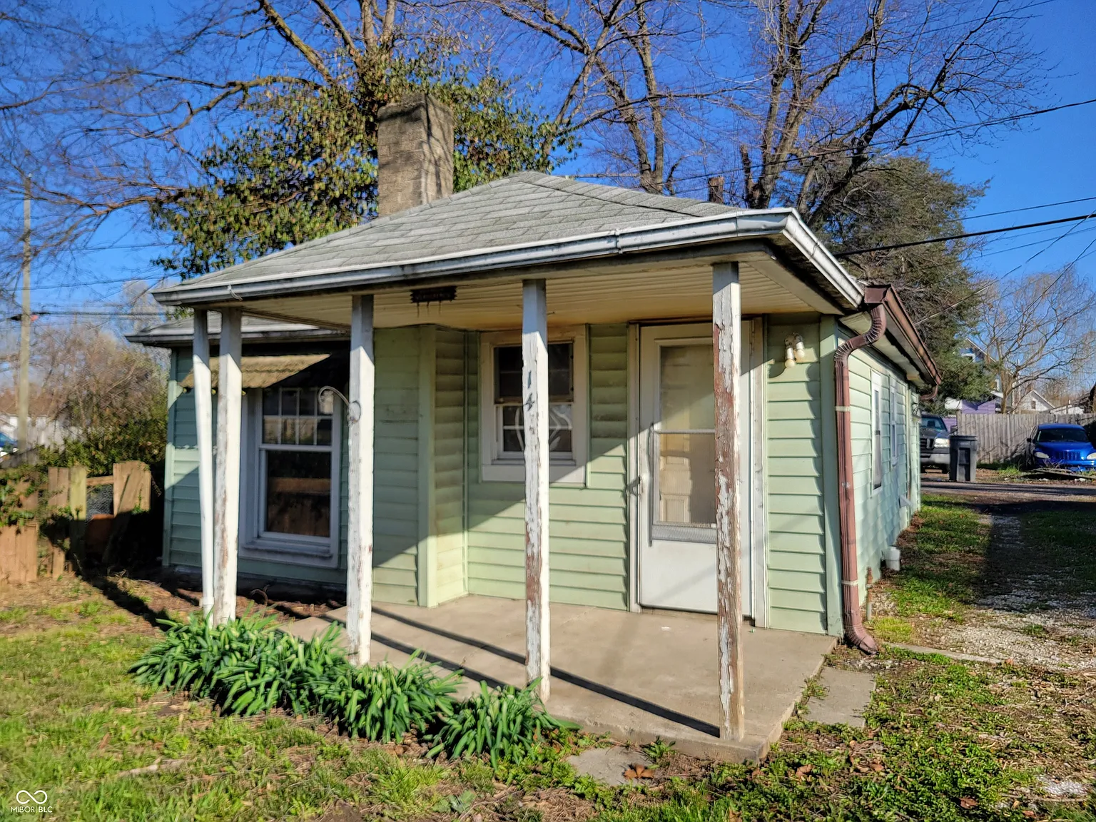 1424 Finley Ave photo 1