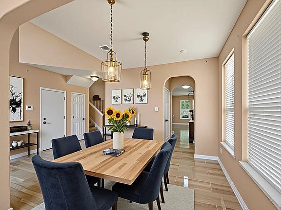 5th image of 226 Persimmon Dr