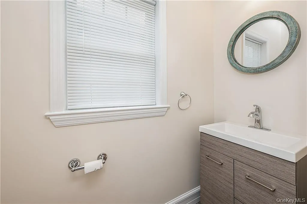 4 bed, 3.5 bath, 2258 sqft, $7,500 — Photo 3