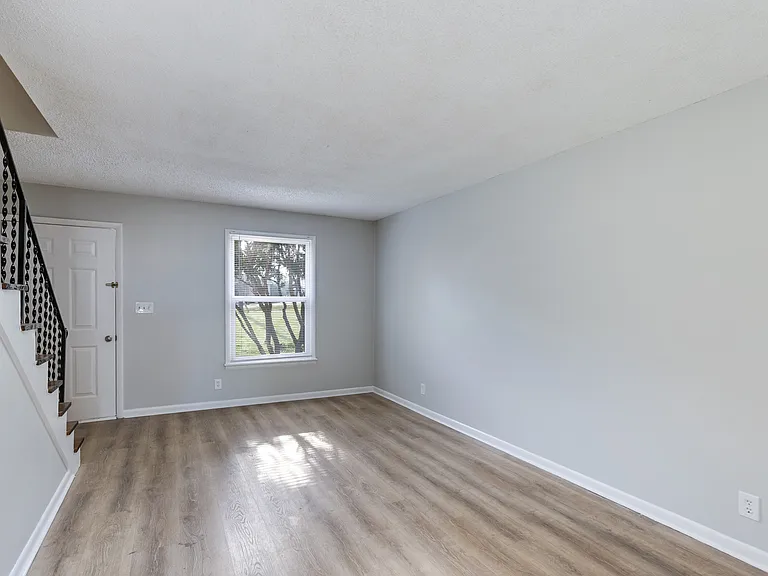 1032 Hickory Hill Ln — Photo 11