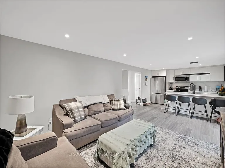 493 Queen Victoria Dr #B — Photo 7