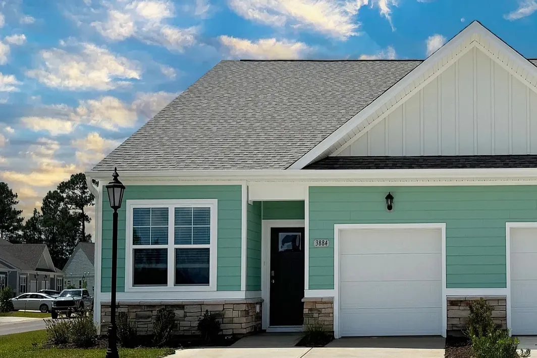 3 bed, 1167 sqft, $2,100 — Photo 1