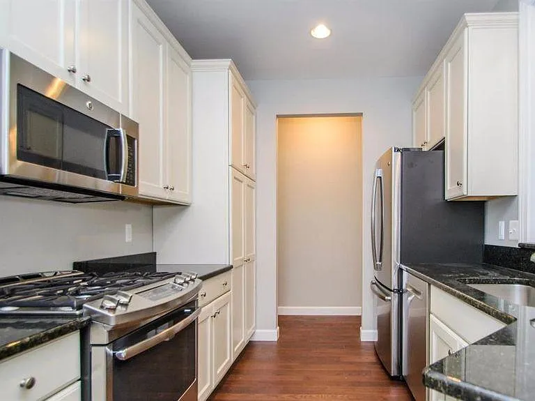108 E Henry St #809 — Photo 4