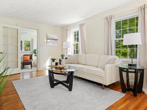 4 Stanton Rd, Stoneham, MA 02180