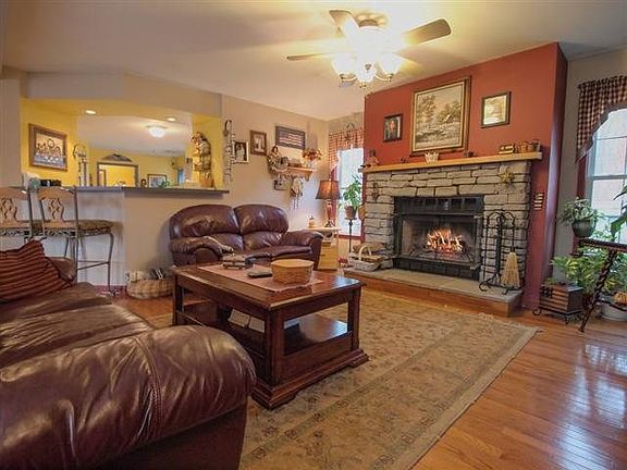3rd image of 69 Canterbury Dr