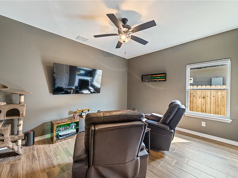 11526 S Creek Dr — Photo 22