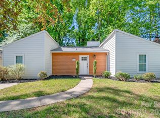 5812 Rock Hollow Dr, Charlotte, NC 28212