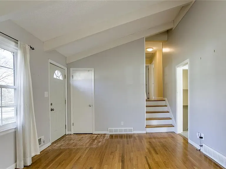 7306 Melrose Ln — Photo 2