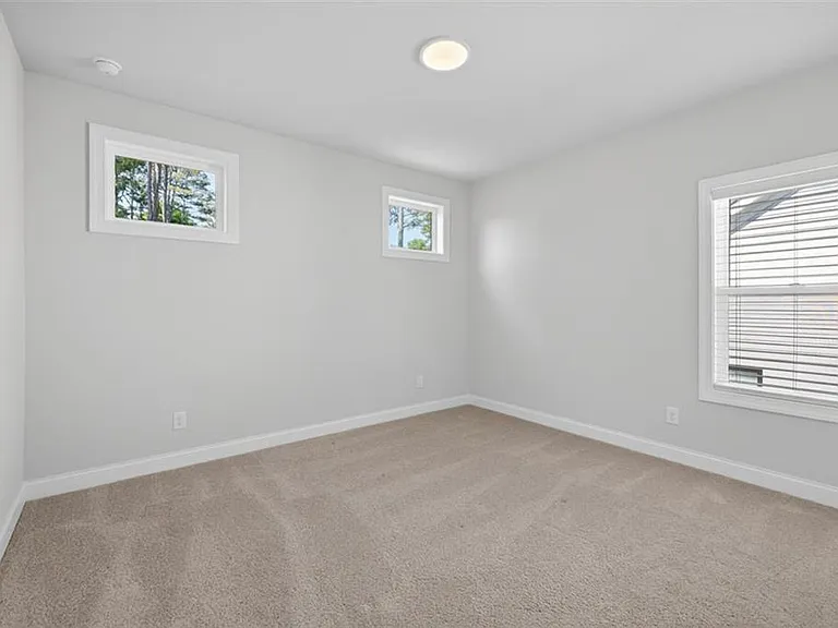 491 Pearl St — Photo 30