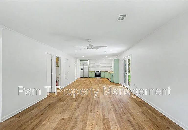 106 Holcomb St — Photo 5