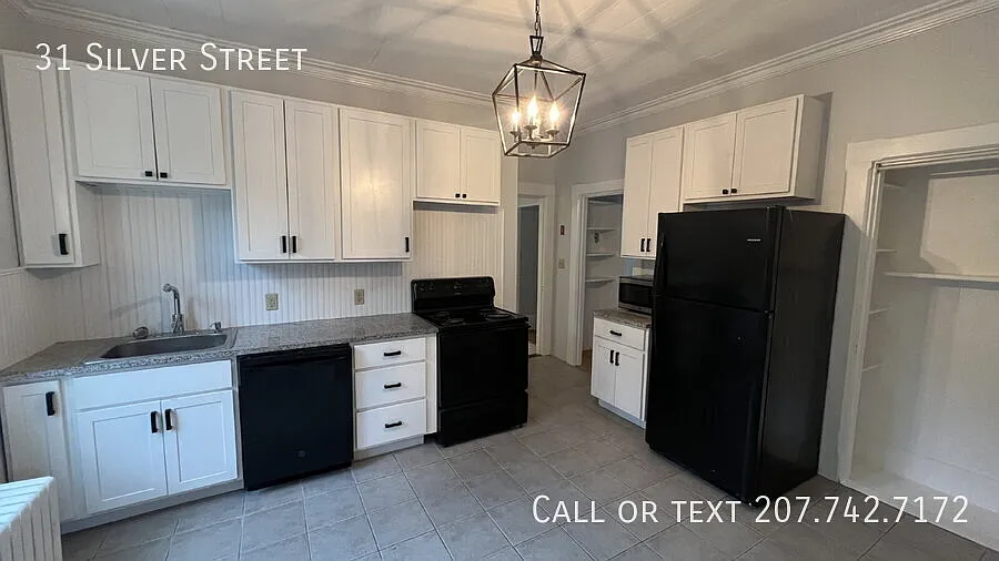 Charming & Spacious 3 bedroom unit in the heart of downtown — Photo 3