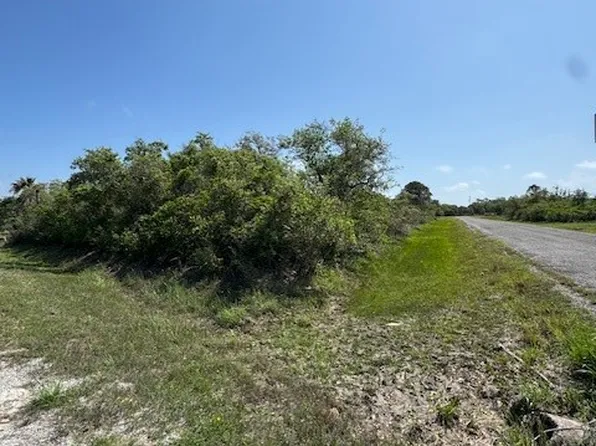 229 De Vaca Dr, Rockport, TX 78382