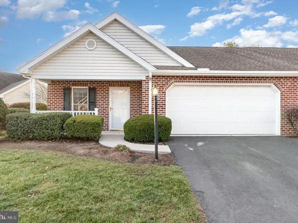 74 Creek Bank Dr, Mechanicsburg, PA 17050