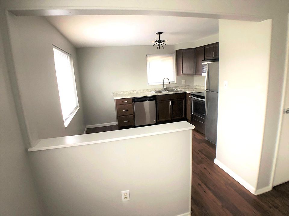 Livingroom to Kitchen