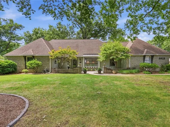 9970 Marty St, Overland Park, KS 66212