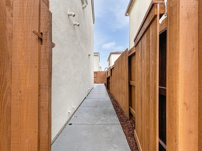 4025 Trinity Alps Way — Photo 37