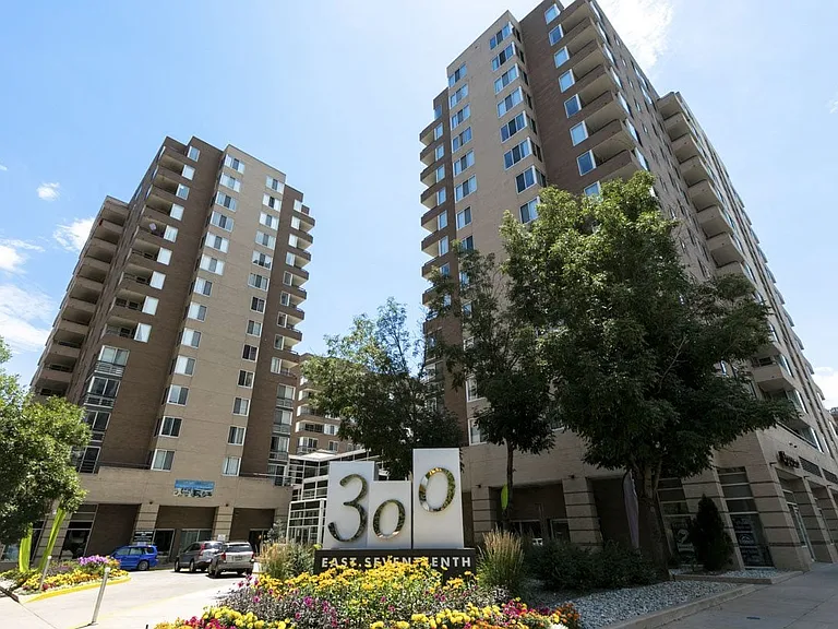300 East 17th Apartments — Photo 16