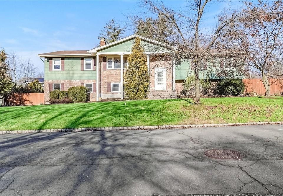1st image of 36 Seven Oaks Lane