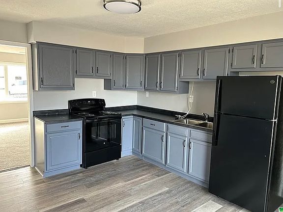 3rd image of 107 Delier St