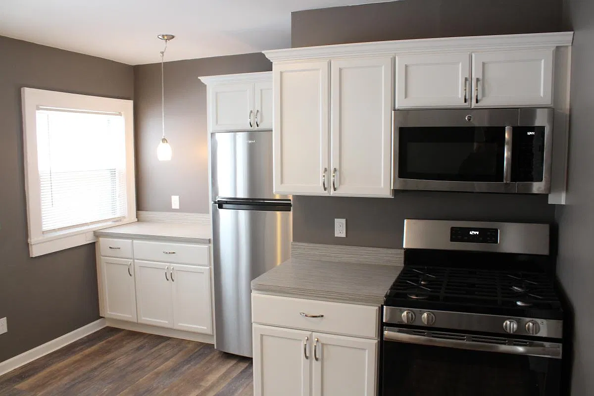 1636 Victoria Ave — Photo 1