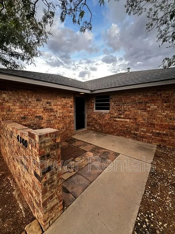 3 bed, 2.0 bath, 1559 sqft, $1,800 — Photo 2