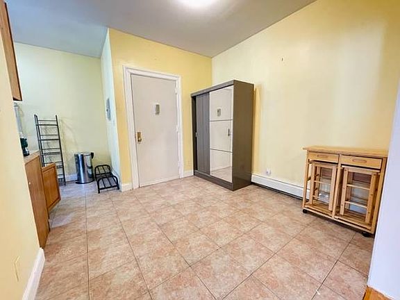 5th image of 2830 W 35th St #2