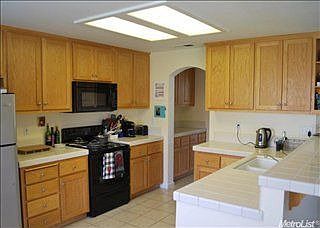 4th image of 2401 Gallery Dr
