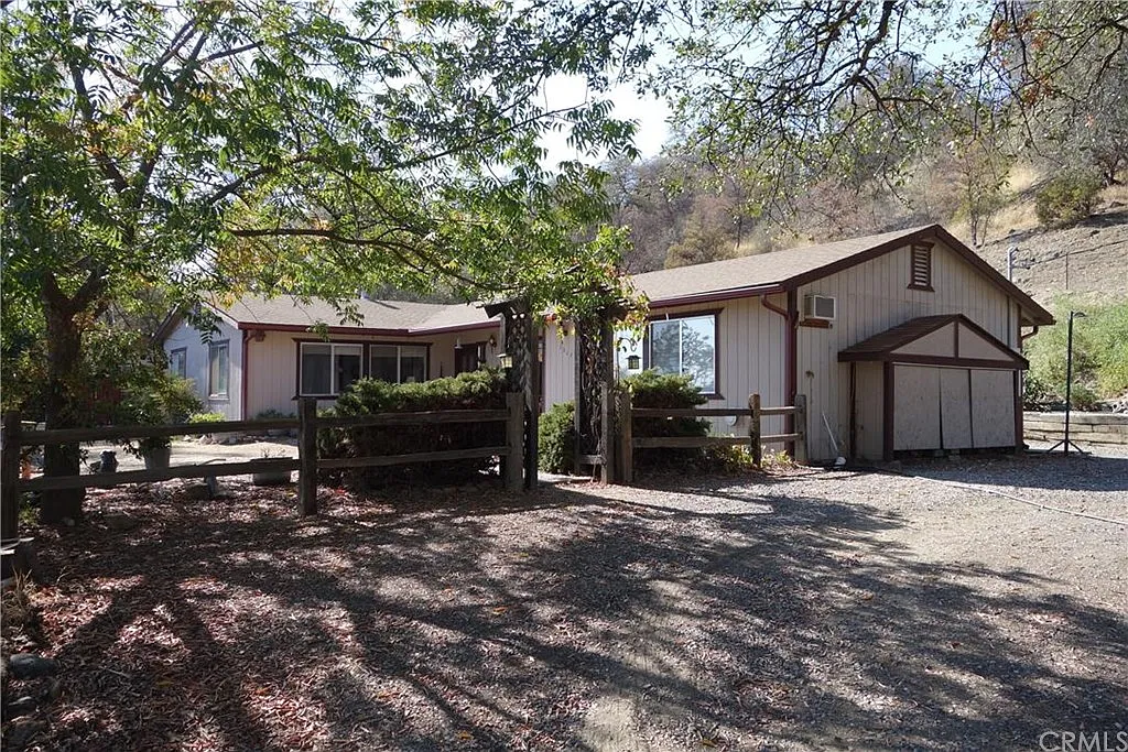 3567 Hilltop Dr photo 1