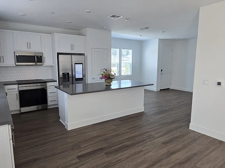3217 Shrute Dr — Photo 4