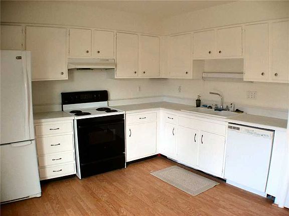 4th image of 6460 Park Central Way #6460C
