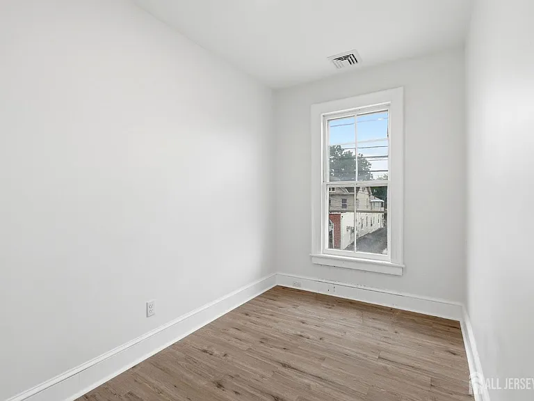 30 W Somerset St #2B — Photo 15