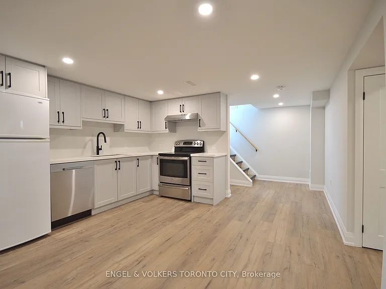 139 Queen St #BASEMENT — Photo 1