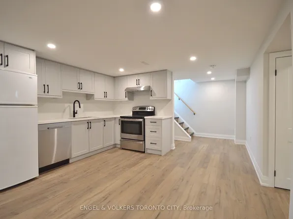 139 Queen St #Basement, Newmarket, ON L3Y 2E9