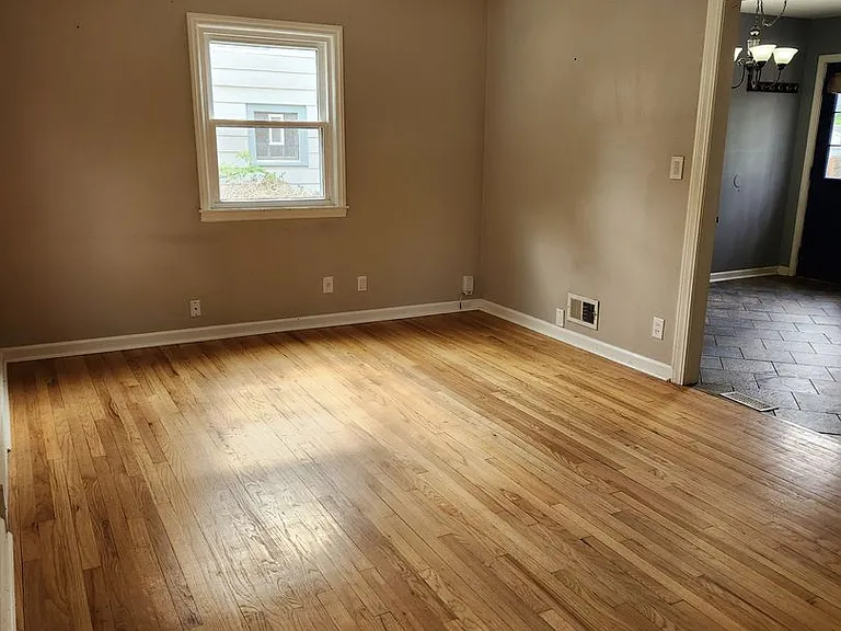 6533 Pinkney St — Photo 3