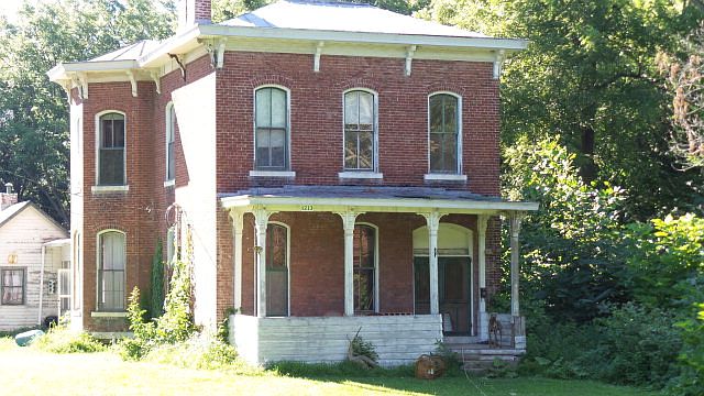 2nd image of 1213 Mercer St