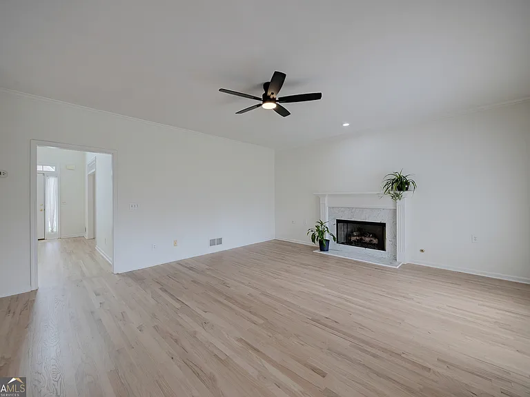 5795 Dovnick Dr — Photo 16