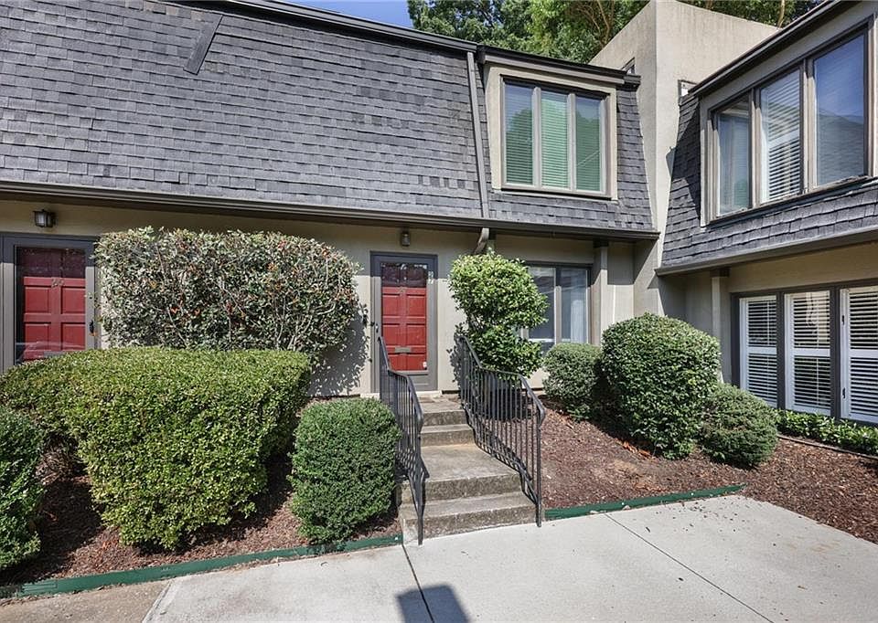 1st image of 27 Ivy Rdg NE