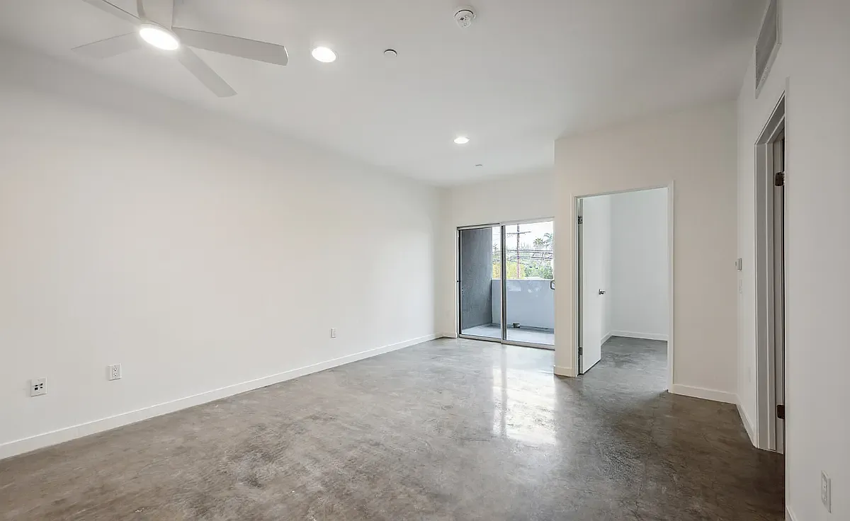 2 bed, 900 sqft, $2,995 — Photo 3