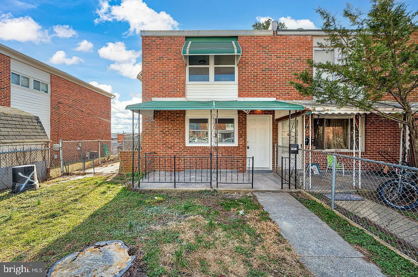 3 bed, 2.0 bath, 954 sqft, $1,700 — Photo 2