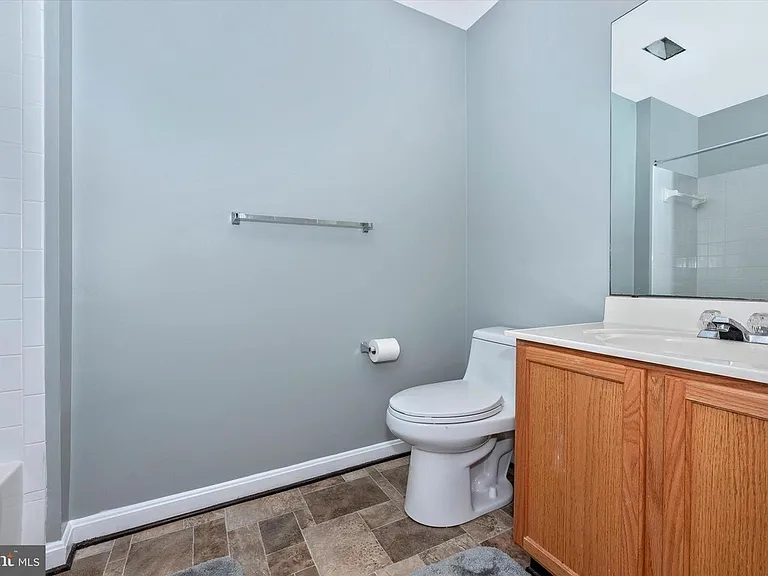 124 Cavenrock Ct — Photo 39