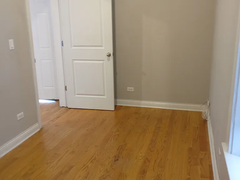848 W Barry Ave #3R — Photo 4