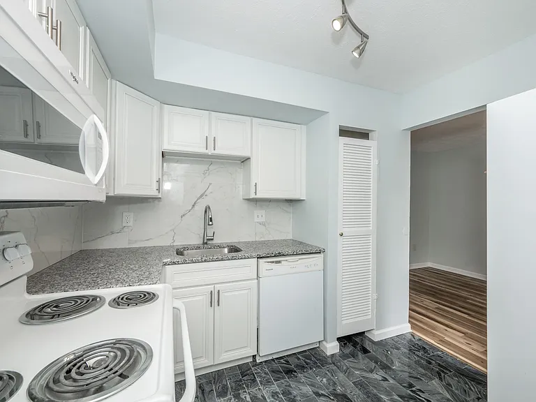 7752 Montgomery Rd #73 — Photo 18