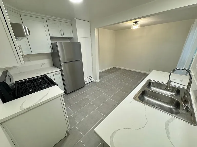 835 Bay St #1 — Photo 16