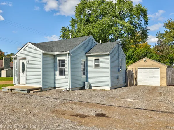 4083 Richfield Rd, Flint, MI 48506