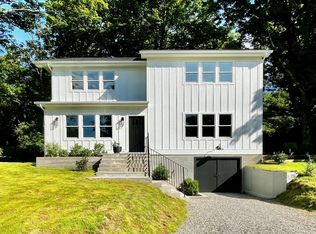 44 Mitchell Ln, Red Hook, NY 12571