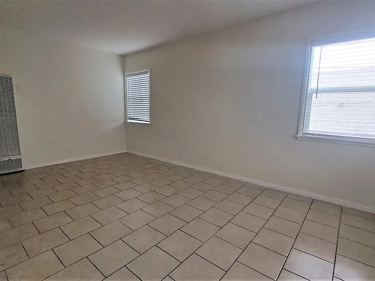 115 E Tamarack Ave #4 — Photo 5